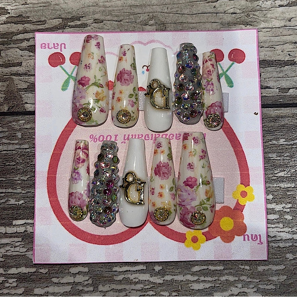 Press on nails